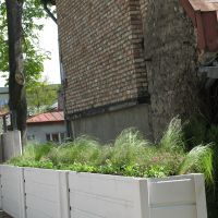 Ekskluzīvas puķu kastes privātmājā Teikā